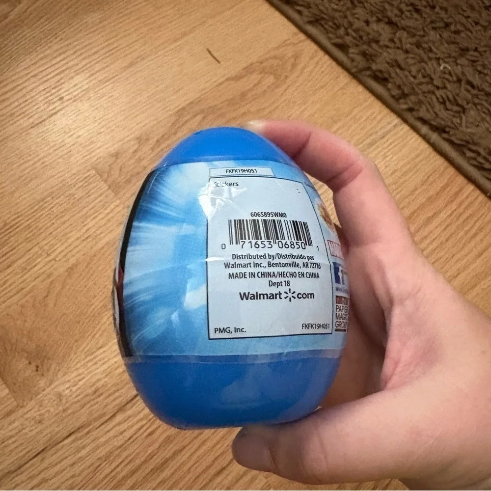 AVENGERS JUMBO PLASTIC EASTER EGG FILLED WITH 40 STICKERS NEW